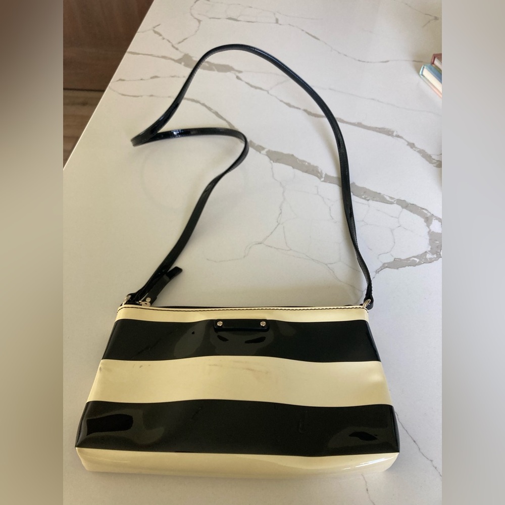 Kate Spade Penn Valley Amy striped crossbody purse black l cream patent leather
